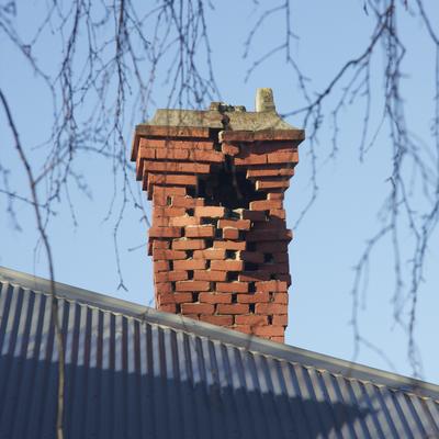 Most masonry chimneys were destroyed.
